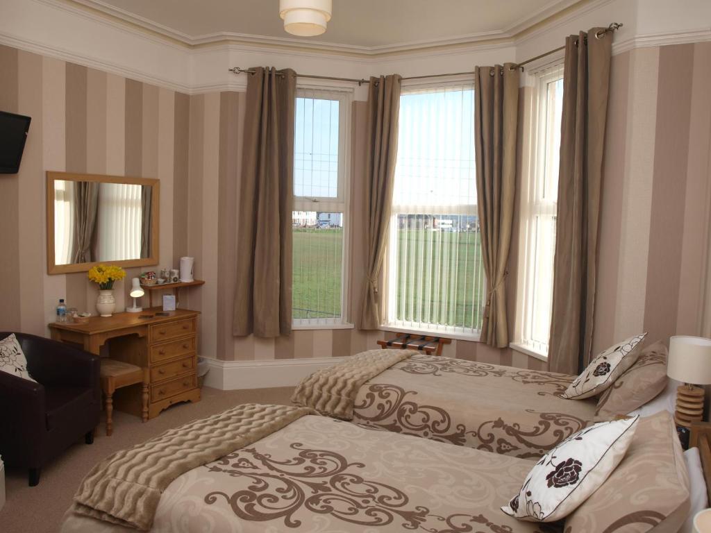 Ty-Parc Hotel Cardigan Habitación foto
