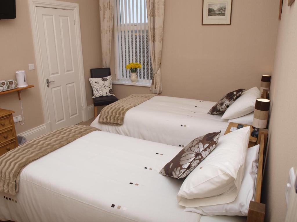 Ty-Parc Hotel Cardigan Habitación foto